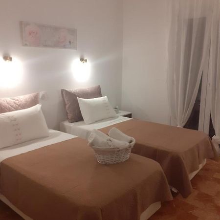 Marili Downstairs Apartments 로다 외부 사진