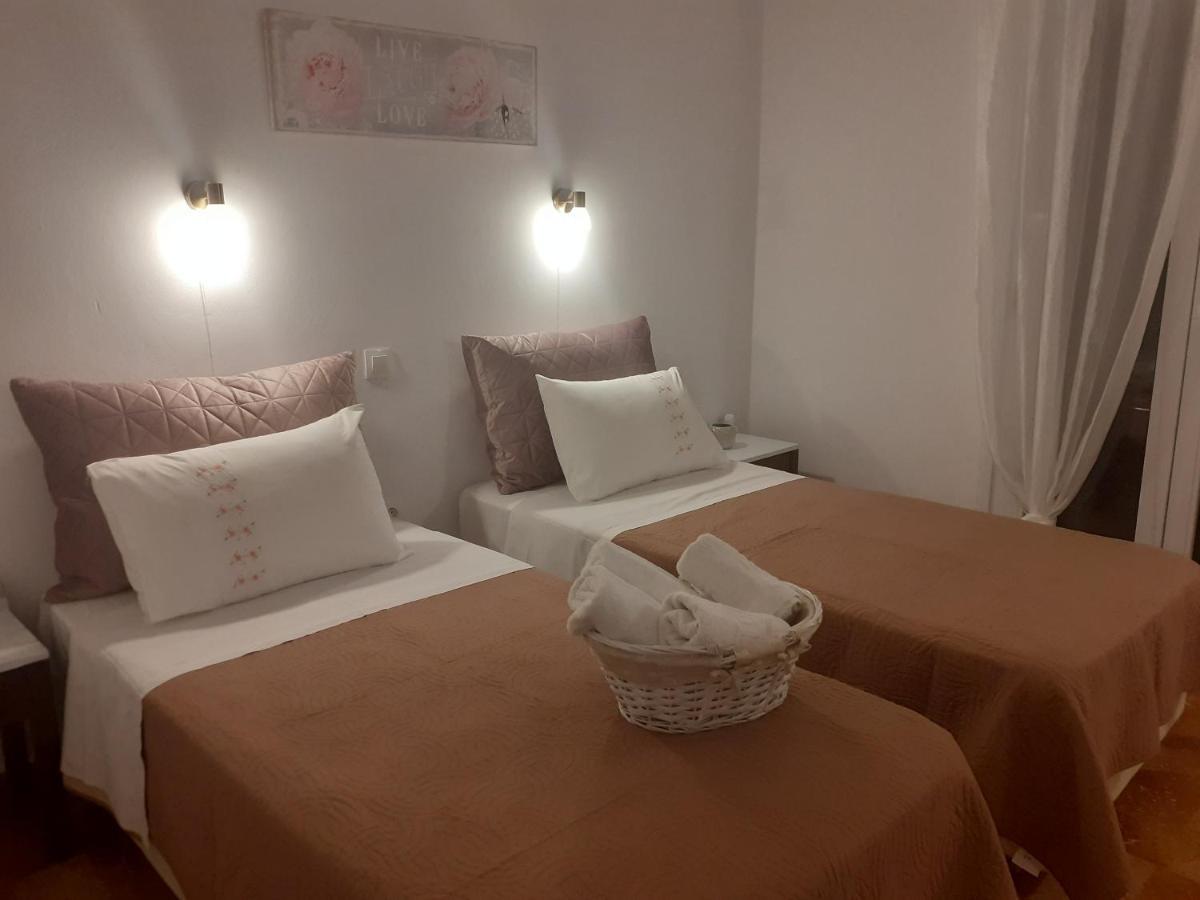 Marili Downstairs Apartments 로다 외부 사진