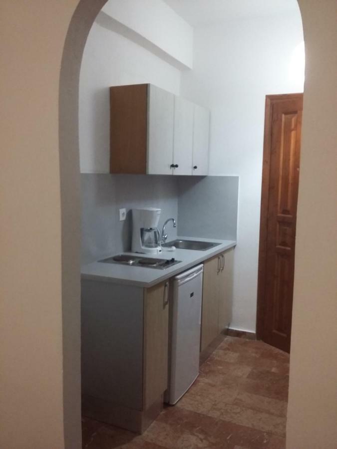 Marili Downstairs Apartments 로다 외부 사진