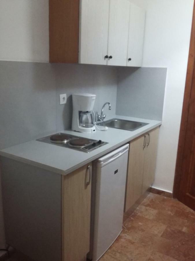 Marili Downstairs Apartments 로다 외부 사진